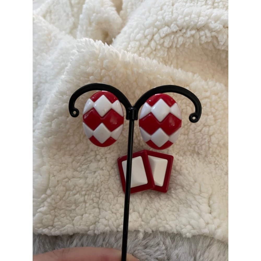 Vintage Red/White Design Pierced Earrings 2-Pairs - Picture 12 of 12